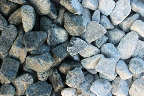 Kamenclub.ru: Щебень галтованный зеленый (змеевик) фр. 50-100 мм.  купить в Брянске галтовка мраморная зеленый, салатовый мрамор 12 500 руб/т   фото КАМЕНЬ КЛУБ