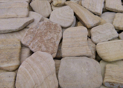 Kamenclub.ru: Песчаник пластушка галтованный желтый с рисунком (3 см)  купить в Брянске плитняк - пластушка желтый песчаник 21000 руб/м3   фото КАМЕНЬ КЛУБ