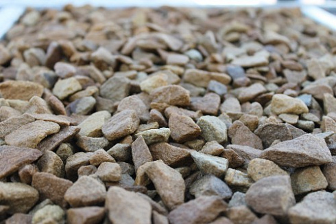 Kamenclub.ru: Щебень крошка желтый (песчаник) фр. 20-40 мм.  купить в Брянске песчаник бежевый рыжий каменная крошка песчаника 9500 руб/т   фото КАМЕНЬ КЛУБ