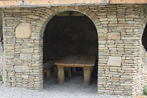 Kamenclub.ru: Песчаник для строительства и кладки блочный (фр 100-200 мм)  купить в Брянске песчаник бежевый серый рыжий валун мелкий для строительства песчаник 6500 руб/т   фото КАМЕНЬ КЛУБ