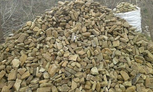 Kamenclub.ru: Песчаник для строительства и кладки блочный (фр 100-200 мм)  купить в Брянске песчаник бежевый серый рыжий валун мелкий для строительства песчаник 6500 руб/т   фото КАМЕНЬ КЛУБ