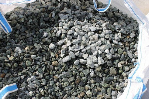 Kamenclub.ru: Щебень крошка зеленый (змеевик) фр. 20-40 мм.  купить в Брянске мрамор зеленый, салатовый ландшафтная мраморная крошка 8500 руб/т   фото КАМЕНЬ КЛУБ