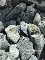 Галтованный жадеит (фр. 70-100 мм) фото Камень Клуб  купить в Брянске