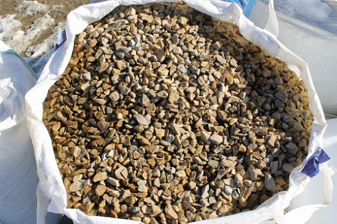 Kamenclub.ru: Щебень крошка желтый (песчаник) фр. 20-40 мм.  купить в Брянске песчаник бежевый рыжий каменная крошка песчаника 9500 руб/т   фото КАМЕНЬ КЛУБ