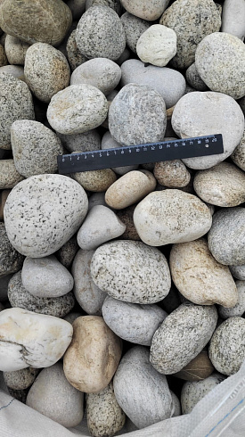 Kamenclub.ru: Галька речная окат (серо-белая) фр. 70-120 мм купить  в Брянске галька галечник бело-серая, серо-белая, серая, белая речная природная галька  8000 руб/т   фото КАМЕНЬ КЛУБ