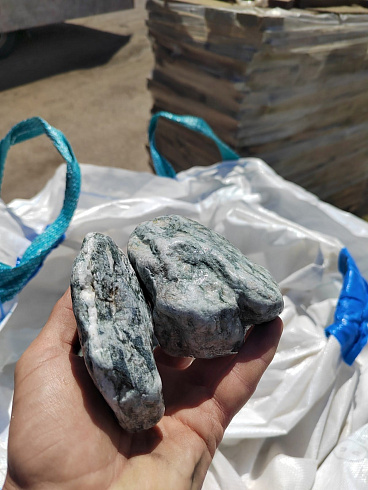 фото Галтованный жадеит (фр. 70-100 мм)  купить в Брянске в интернет-портале КАМЕНЬ КЛУБ