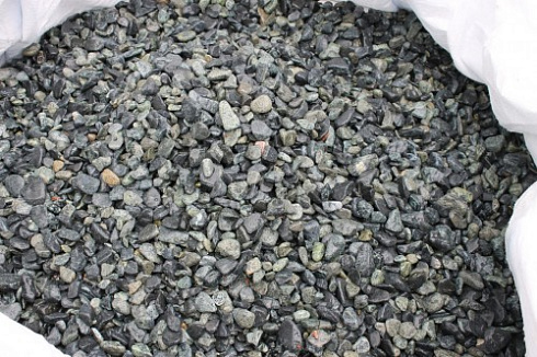 Kamenclub.ru: Щебень галтованный зеленый (змеевик) фр. 20-40 мм.  купить в Брянске мрамор зеленый, салатовый оголтованный щебень мраморный 12500 руб/т   фото КАМЕНЬ КЛУБ