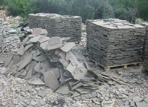 Kamenclub.ru: Песчаник пластушка серо-зеленый (1,5 см)  купить в Брянске плитняк - пластушка серо-зеленый, серый, зеленый пластушка рваная ландшафтная колотая 10200 руб/м3   фото КАМЕНЬ КЛУБ