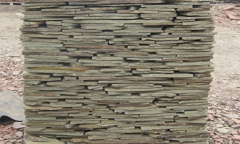 Kamenclub.ru: Песчаник пластушка серо-зеленый (4,0 см- 5,0 см)  купить в Брянске песчаник серо-зеленый, серый, зеленый песчаник рваный ландшафтный колотый 9000 руб/м3   фото КАМЕНЬ КЛУБ