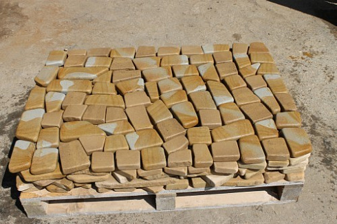 Kamenclub.ru: Песчаник брусчатка (Готика) art PSG-L-01  купить в Брянске    2300 руб/кв.м   фото КАМЕНЬ КЛУБ