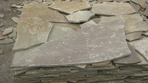 Kamenclub.ru: Песчаник пластушка серо-зеленый (3,0 см)  купить в Брянске песчаник серо-зеленый, серый, зеленый песчаник пластушка колотый рваный ландшафтный 10200 руб/м3   фото КАМЕНЬ КЛУБ