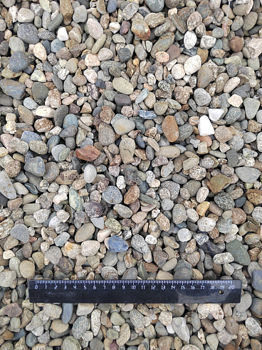 Kamenclub.ru: Галька речная окат (серая) фр.10-20 мм купить  в Брянске галька речная серая, серый, темно-серый, светло-серый, коричневый ландшафтная декоративная речная окатанная округлая галька 5000 руб/т   фото КАМЕНЬ КЛУБ