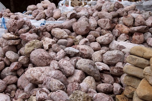 Kamenclub.ru: Розовый валунчик фр.100-300 мм.  купить в Брянске крупный природный камень розовый, серый молочный красный речной галечник природный 7850 руб/т   фото КАМЕНЬ КЛУБ