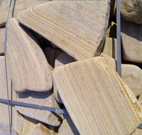 Kamenclub.ru: Песчаник пластушка галтованный желтый с рисунком (3 см)  купить в Брянске плитняк - пластушка желтый песчаник 21000 руб/м3   фото КАМЕНЬ КЛУБ