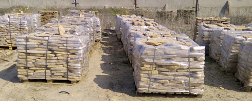 Kamenclub.ru: Песчаник пластушка галтованный желтый с рисунком (3 см)  купить в Брянске плитняк - пластушка желтый песчаник 21000 руб/м3   фото КАМЕНЬ КЛУБ