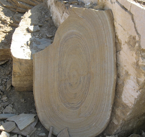 Kamenclub.ru: Форматный камень (плаха) пошаговая дорожка от 70-150 см (4 -12 см)  купить в Брянске плитняк  форматный плаха желтый песчаник 9 000 руб/т   фото КАМЕНЬ КЛУБ