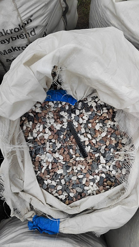 Kamenclub.ru: Мраморная крошка (щебень галтованный микс:белый-зеленый-розовый) фр.20-40 мм.  купить в Брянске мрамор белый, зеленый, розовый мрамор декоративный (галтовка) 15500 руб/т   фото КАМЕНЬ КЛУБ