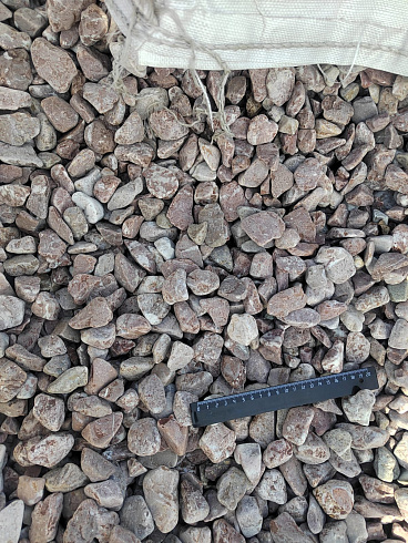 Kamenclub.ru: Мраморная крошка (щебень галтованный розовый) фр.20-40 мм.  купить в Брянске мрамор розовый, красный оголтованный округлый щебень  15000 руб/т   фото КАМЕНЬ КЛУБ