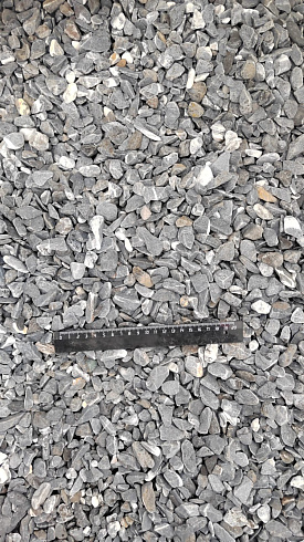 Kamenclub.ru: Щебень галтованный черный (мрамор) фр.10-20 мм.  купить в Брянске мрамор черный с белыми прожилками, черный, белый окатанный округлый ландшафтный декоративный щебень 15000 руб/т   фото КАМЕНЬ КЛУБ