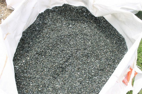 Kamenclub.ru: Щебень крошка зеленый (змеевик) фр. 5-10 мм  купить в Брянске змеевик зеленый, салатовый ландшафтный декоративный щебень крошка 7 200 руб/т   фото КАМЕНЬ КЛУБ