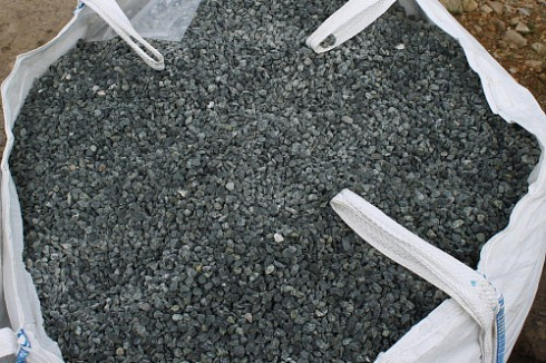 Kamenclub.ru: Щебень крошка зеленый (змеевик) фр. 10-20 мм.  купить в Брянске змеевик зеленый, салатовый декоративная ландшафтная каменная крошка щебня 7 200 руб/т   фото КАМЕНЬ КЛУБ