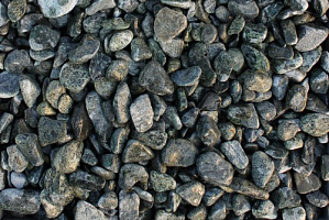 Kamenclub.ru: Щебень галтованный зеленый (змеевик) фр. 20-40 мм.  купить в Брянске мрамор зеленый, салатовый оголтованный щебень мраморный 12500 руб/т   фото КАМЕНЬ КЛУБ