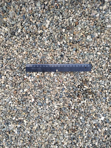 Kamenclub.ru: Галька речная окат (серая) фр.5-10 мм купить  в Брянске галька речная серая, серый, темно-серый, светло-серый, коричневый речная окатанная галька декоративная ландшатфная 5000 руб/т   фото КАМЕНЬ КЛУБ