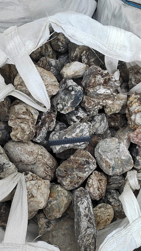 Kamenclub.ru: Кварцевый валунчик фр.100-300 мм.  купить в Брянске кварц белый, бежевый молочный рыжий крупный природный камень галечник 7850 руб/т   фото КАМЕНЬ КЛУБ