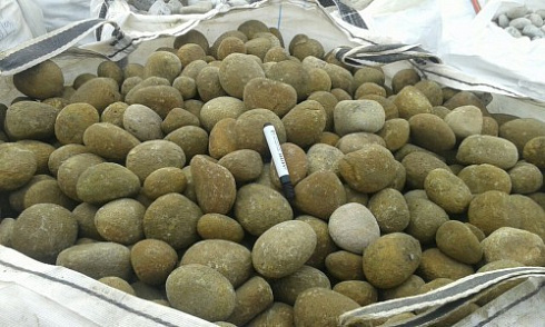 Kamenclub.ru: Песчаник ядра, фр. 100-300 мм  купить в Брянске песчаник бежевый серый рыжий речная галька 5 000 руб/т   фото КАМЕНЬ КЛУБ