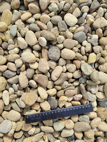 Kamenclub.ru: Галька речная окат рыжая фр. 20-40 мм. купить  в Брянске галька речная окатанная рыжая желтая серая округлая речная галька 5000 руб/т   фото КАМЕНЬ КЛУБ