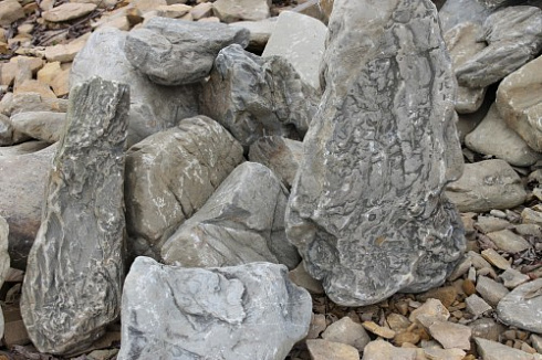 Kamenclub.ru: Песчаник декоративный ландшафтный (фр. 300-500 мм)  купить в Брянске песчаник желтый рыжий серый зеленый валун речной окатанный природный песчаника 4 500 руб/т   фото КАМЕНЬ КЛУБ