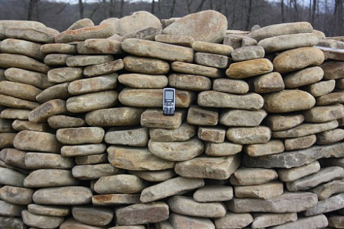 Kamenclub.ru: Песчаник для мощения дорожек, площадок, парковок ( фр 5-10 см)  купить в Брянске песчаник  серый желтый коричневый рыжий песчаник оголтованный окатанный 6500 руб/т   фото КАМЕНЬ КЛУБ