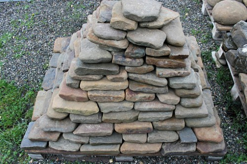 Kamenclub.ru: Песчаник галтованный для облицовки (фр. 2-5 см)  купить в Брянске песчник рыжий желтый серый песчаник окатанный речной 6 000 руб/т   фото КАМЕНЬ КЛУБ