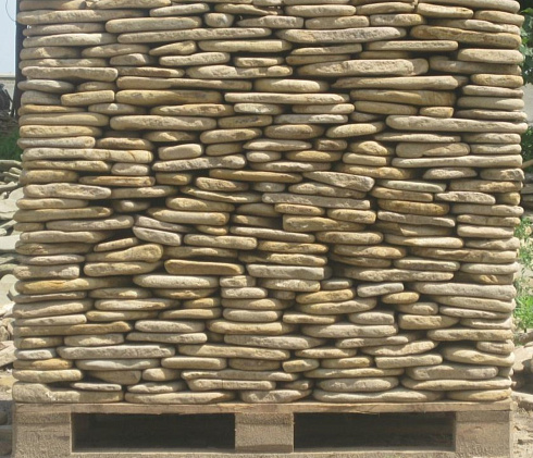 Kamenclub.ru: Песчаник пластушка галтованный желтый с рисунком (3 см)  купить в Брянске плитняк - пластушка желтый песчаник 21000 руб/м3   фото КАМЕНЬ КЛУБ