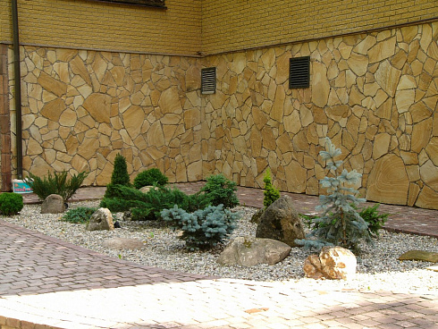 Kamenclub.ru: Песчаник пластушка желтый с разводом под дерево (2 см)  купить в Брянске плитняк желтый с разводами, желтый, рыжий, серый песчаник пластушка рваная ландшафтная 11 000 руб/м3   фото КАМЕНЬ КЛУБ