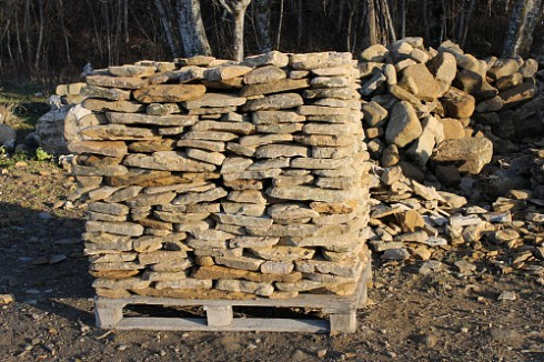 Kamenclub.ru: Песчаник колотый для облицовки (фр. 2-3 см)  купить в Брянске песчаник бежевый серый рыжий песчаник строительный 5000 руб/т   фото КАМЕНЬ КЛУБ