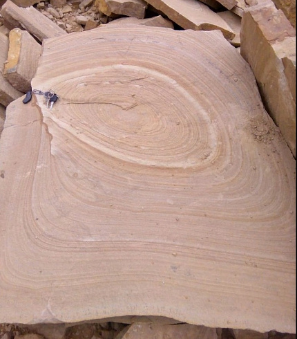 Kamenclub.ru: Форматный камень (плаха) пошаговая дорожка от 70-150 см (4 -12 см)  купить в Брянске плитняк  форматный плаха желтый песчаник 9 000 руб/т   фото КАМЕНЬ КЛУБ