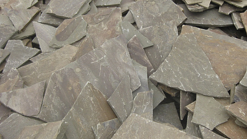 Kamenclub.ru: Песчаник пластушка серо-зеленый (1,5 см)  купить в Брянске плитняк - пластушка серо-зеленый, серый, зеленый пластушка рваная ландшафтная колотая 10200 руб/м3   фото КАМЕНЬ КЛУБ