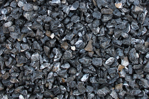 Kamenclub.ru: Щебень крошка черный (мрамор) фр. 20-40 мм.  купить в Брянске мрамор черный с белыми прожилками мраморная каменная крошка 11000 руб/т   фото КАМЕНЬ КЛУБ