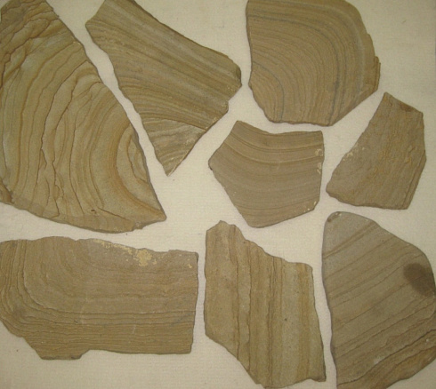 Kamenclub.ru: Песчаник пластушка желтый с разводом под дерево (2 см)  купить в Брянске плитняк желтый с разводами, желтый, рыжий, серый песчаник пластушка рваная ландшафтная 11 000 руб/м3   фото КАМЕНЬ КЛУБ