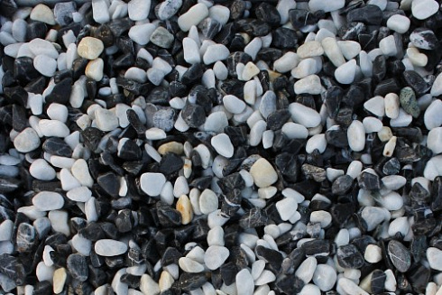 Kamenclub.ru: Мраморная крошка (щебень галтованный микс:: серый-зеленый-розовый) фр.10-20 мм.  купить в Брянске мрамор серый, зеленый, розовый щебень окатанный округлый декоративный ландшафтный 15500 руб/т   фото КАМЕНЬ КЛУБ