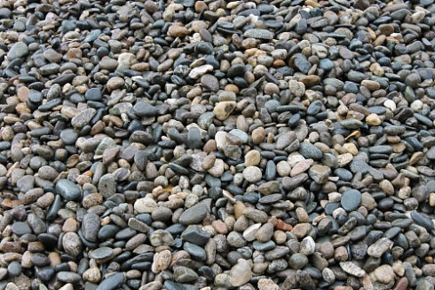 Kamenclub.ru: Галька речная окат (серая) фр.40-60 мм купить  в Брянске галька речная серый бежевый рыжий коричневый округлый речной камень 5000 руб/т   фото КАМЕНЬ КЛУБ