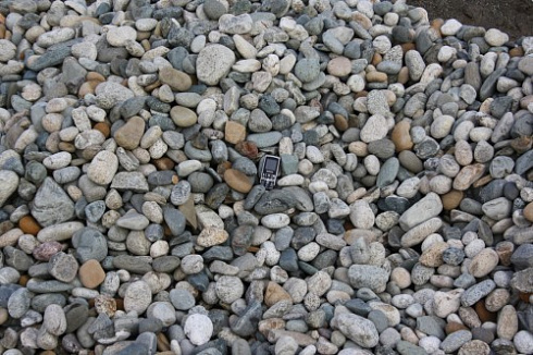 Kamenclub.ru: Галька речная окат (ассорти) фр. 50-100 мм. купить  в Брянске галька природная округлая серая белая черная серая коричневая синяя галька речная окатанная округлая 6200 руб/т   фото КАМЕНЬ КЛУБ