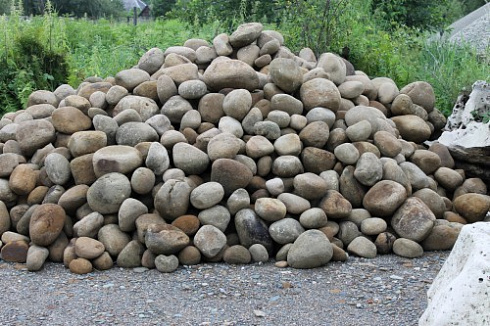 Kamenclub.ru: Песчаник ядра, фр. 100-300 мм  купить в Брянске песчаник бежевый серый рыжий речная галька 5 000 руб/т   фото КАМЕНЬ КЛУБ