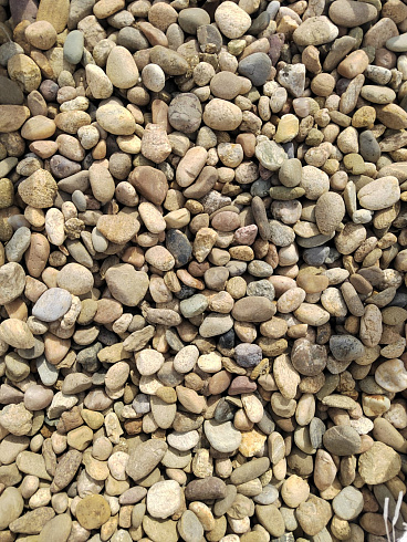 Kamenclub.ru: Галька речная окат рыжая фр. 20-40 мм. купить  в Брянске галька речная окатанная рыжая желтая серая округлая речная галька 5000 руб/т   фото КАМЕНЬ КЛУБ