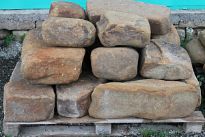 Kamenclub.ru: Песчаник для строительства и кладки (фр. 200-400 мм)  купить в Брянске песчаник бежевый серый рыжий желтый блоки для строительства из песчаника 6500 руб/т   фото КАМЕНЬ КЛУБ