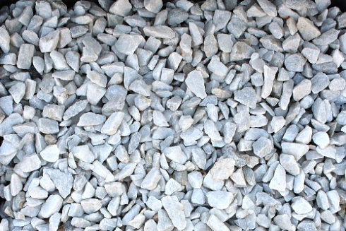 Kamenclub.ru: Мраморная крошка, щебень, цвет-белый, фр. 3-5 мм.  купить в Брянске мрамор белый молочный бежевый мрамор колотый 11500 руб/т   фото КАМЕНЬ КЛУБ