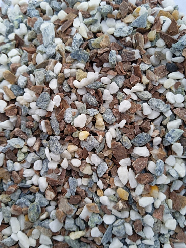 Kamenclub.ru: Мраморная крошка (щебень крошка микс : белый-черный-розовый) фр. 5-10 мм.  купить в Брянске мрамор белый, черный, розовый, разноцветный микс декоративная мраморная каменная крошка 12000 руб/т   фото КАМЕНЬ КЛУБ