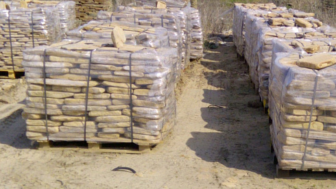 Kamenclub.ru: Песчаник пластушка галтованный желтый с рисунком (3 см)  купить в Брянске плитняк - пластушка желтый песчаник 21000 руб/м3   фото КАМЕНЬ КЛУБ