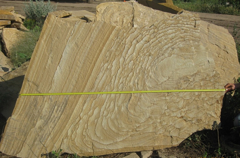Kamenclub.ru: Форматный камень (плаха) пошаговая дорожка от 70-150 см (4 -12 см)  купить в Брянске плитняк  форматный плаха желтый песчаник 9 000 руб/т   фото КАМЕНЬ КЛУБ